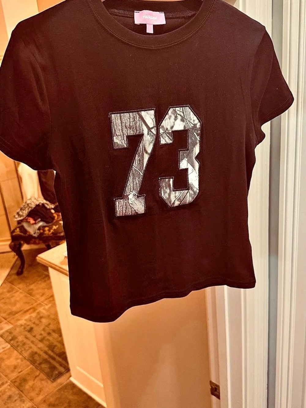 Ediked Graphic Short Sleeve Tee in Black Large Like New